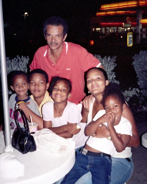Miembros de la familia de Rihanna. (Foto: Gtres)