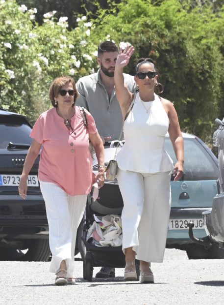 Anabel Pantoja en la Primera Comunión de Ana Rivera Rosales. (Foto: Gtres)