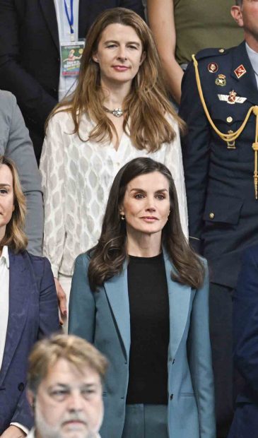 Doña Letizia y María Dolores Ocaña en un acto en Mallorca. (Foto: Gtres)