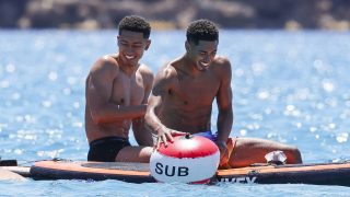 Jude Bellingham y su hermano Jobe en Ibiza. (Foto: Gtres)