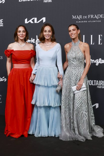 Tamara Falcó, Isabel Preysler y Ana Boyer en un evento. (Foto: Gtres)