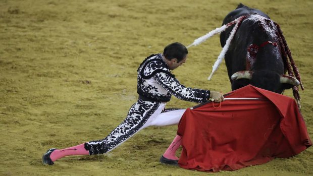 Enrique Ponce toreando. (Foto: Gtres)