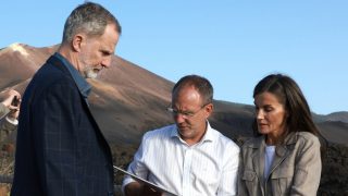 Los Reyes Felipe y Letizia en La Palma. (Foto: Gtres)