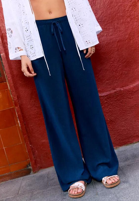 Cómodo, fresco y elegante: el pantalón de lino de Stradivarius que arrasa entre influencers