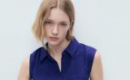 Mango lo vuelve a hacer: este vestido camisero es elegante, favorecedor y no para de agotarse