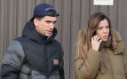 Jaime Lorente y Marta Goenaga paseando. (Foto: Gtres)