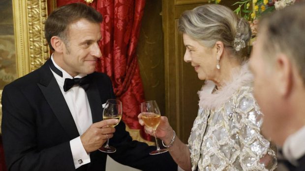 Emmanuel Macron y Carolina de Mónaco. (Foto: Gtres)