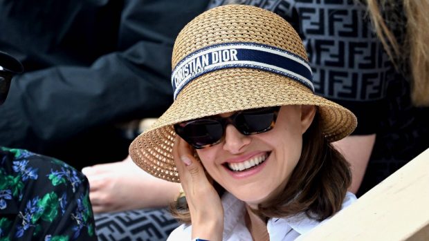 Natalie Portman viendo la final del Roland Garros. (Foto: Gtres)