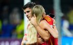 Álvaro Morata y Alice Campello tras un partido de futbol. (Foto: Gtres)