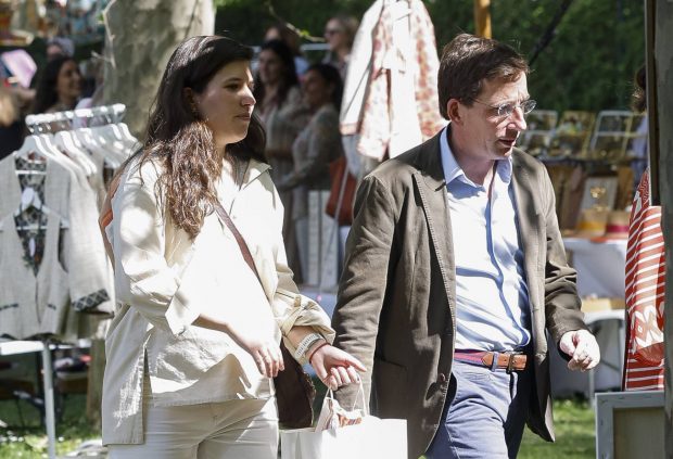 José Luis Martínez-Almeida y Teresa Urquijo en Madrid. (Foto: Gtres)