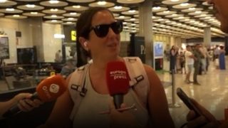 Anabel Pantoja en el aeropuerto de Madrid. (Foto: Gtres)