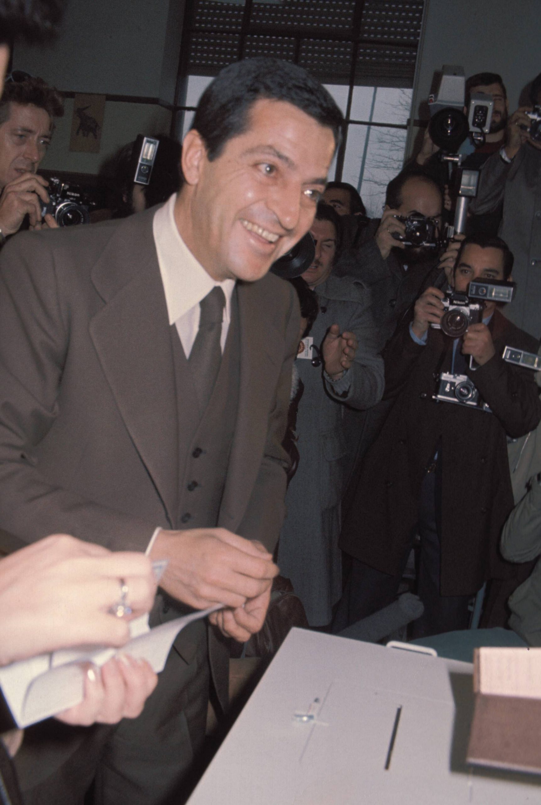Adolfo Suárezen unas elecciones en Madrid. (Foto: Gtres)