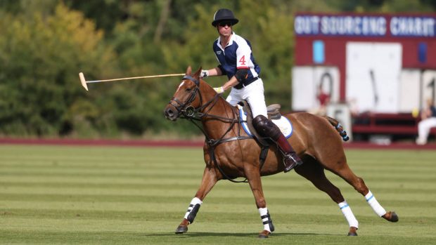 Guillermo de Inglaterra practicando polo. (Foto: Gtres)