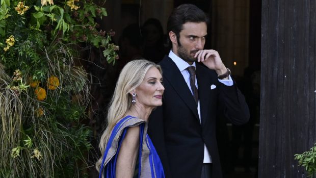 Jaime Sánchez y su madre antes de entrar en la iglesia. (Foto: Gtres)