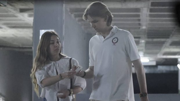 Miguel Urdangarin y Olympia Beracasa en un parking. (Foto: Gtres)