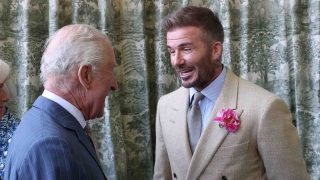 David Beckham con el rey Carlos III. (Foto: Gtres)