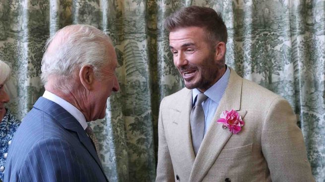 El rey Carlos III nombra caballero a David Beckham y su esposa será lady Victoria
