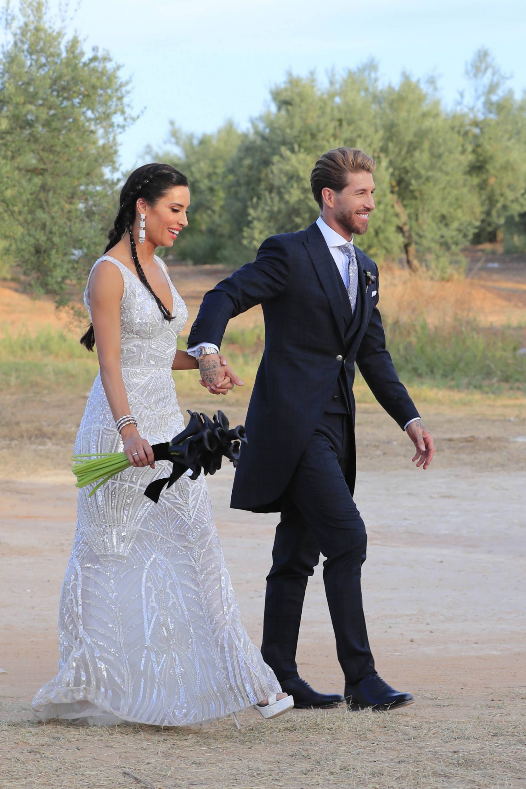 Pilar Rubio y Sergio Ramos el día de su boda. (Foto: Gtres)