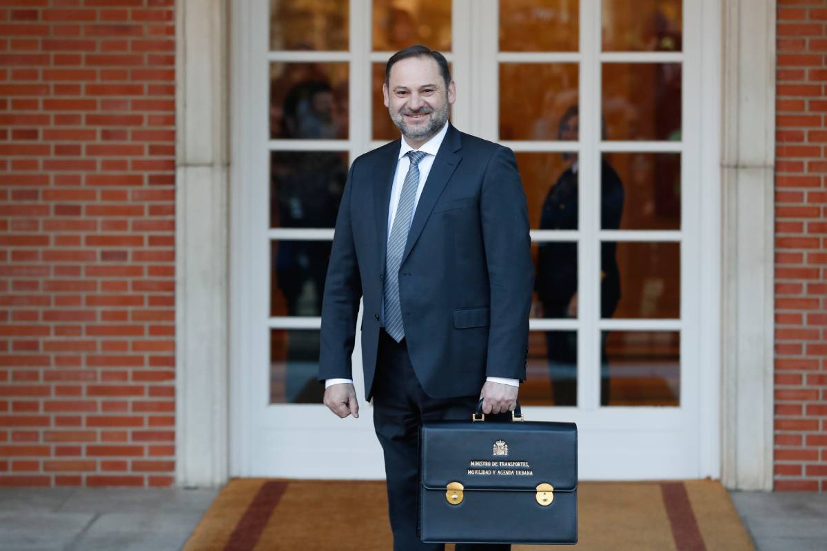 José Luis Ábalos llegando a una reunión del Consejo de Ministros en el Palacio de la Moncloa en 2020. (Gtres)