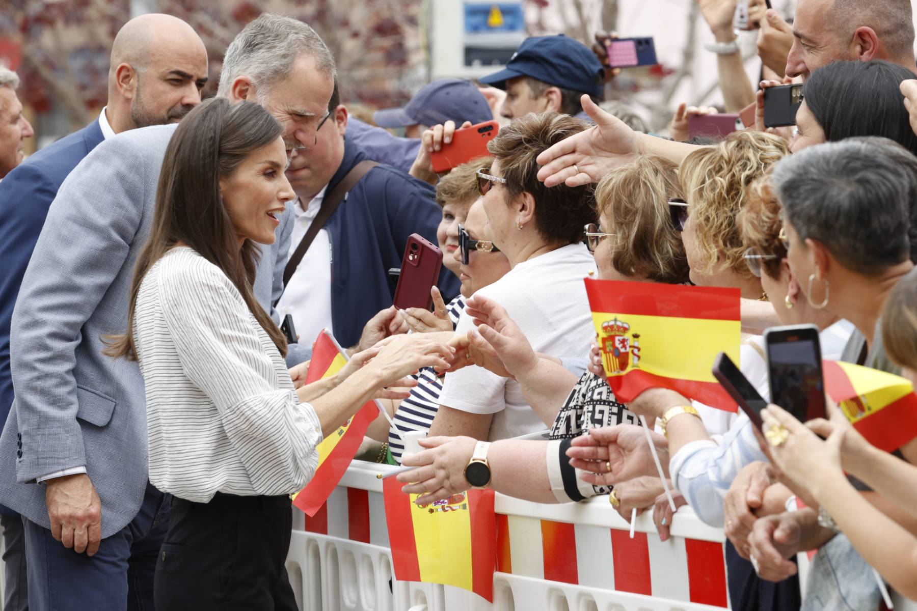 Los Reyes Felipe y Letizia en Burela. (Foto: Gtres)