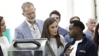 Los Reyes Felipe y Letizia en un acto oficial. (Foto: Gtres)