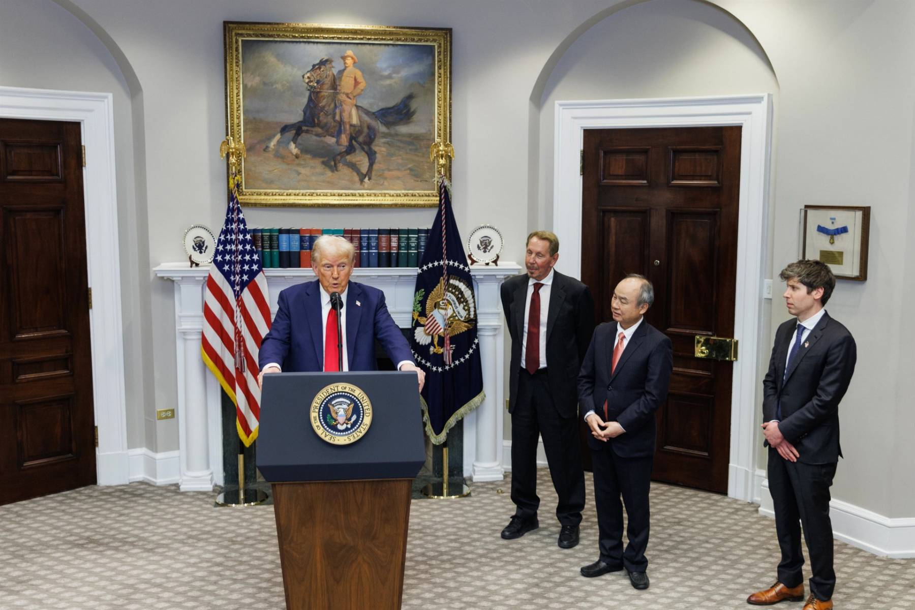 Donald Trump junto a Larry Ellison. (Foto: Gtres)