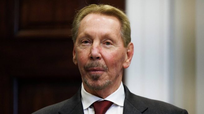 Larry Ellison desbanca a Bezos y Zuckerberg a golpe de millones, jets y un yate de 130 metros