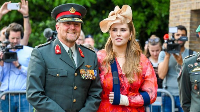 El rey Guillermo y la princesa Amalia de Holanda en un acto. (Foto: Gtres)