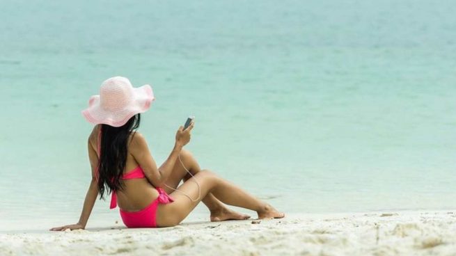 El bolso de playa más original y bonito es de Parfois y cuesta menos de 30 euros