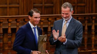 El Rey Felipe VI y Rafa Nadal en un acto oficial. (Foto: Gtres)