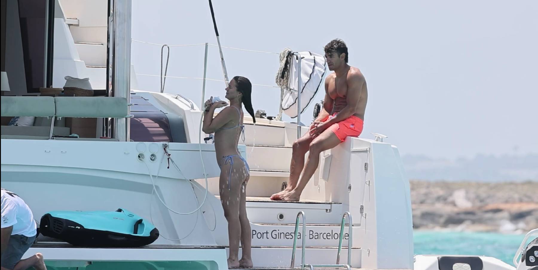 Laura Escanes y Joan Verdú en Ibiza. (Foto: Gtres)