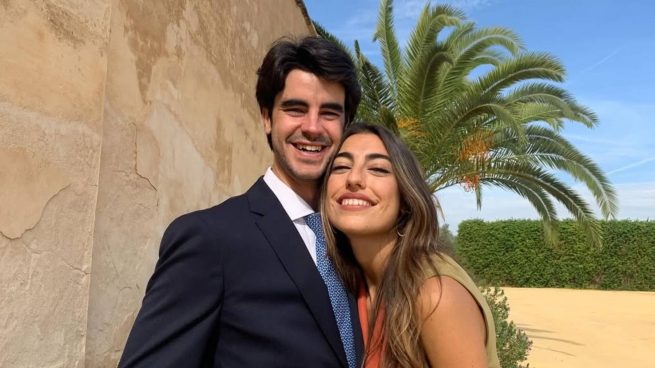 Claudia Ula y Vicente Benítez en una boda. (Foto: RRSS)