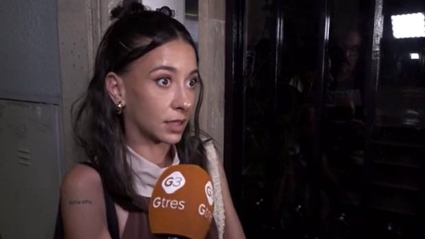 Ivet Playà atendiendo a la prensa. (Foto: Gtres)