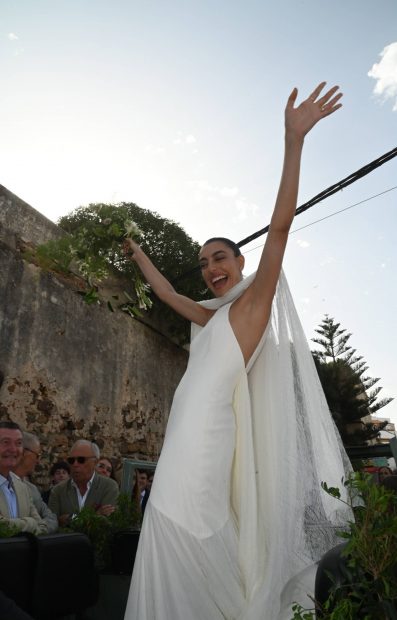 El vestido de Claudia Ula firmado por Victorio y Lucchino. (Foto: Gtres)