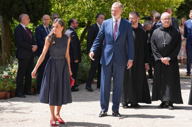 Reina Letizia, vestido letizia, letizia barcelona, rey felipe