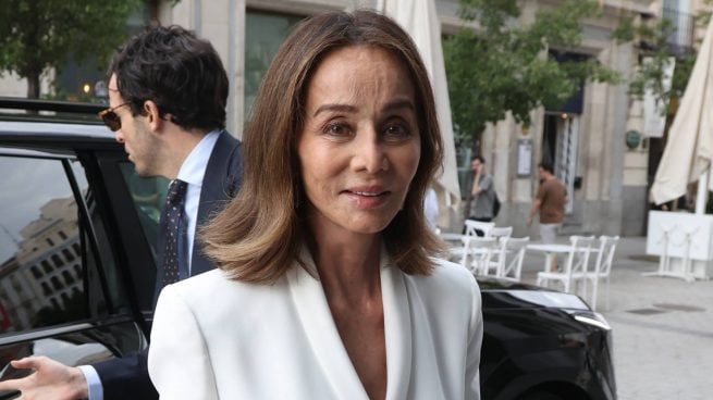 Ni rojo ni burdeos: el color de uñas que lleva Isabel Preysler y deberían copiar las mujeres de más de 55 años