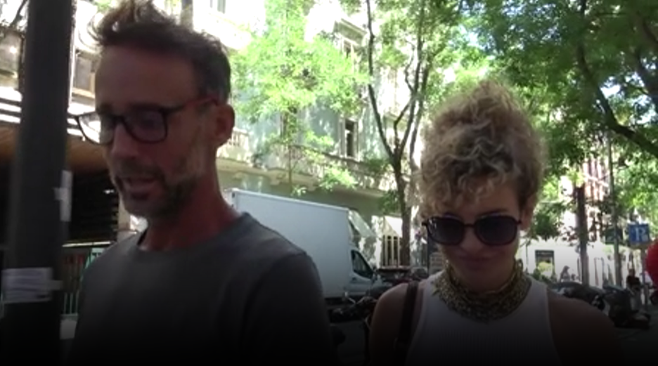 Sheila Casas y Álvaro Muñoz Escassi por las calles de Madrid. (Foto: Gtres)
