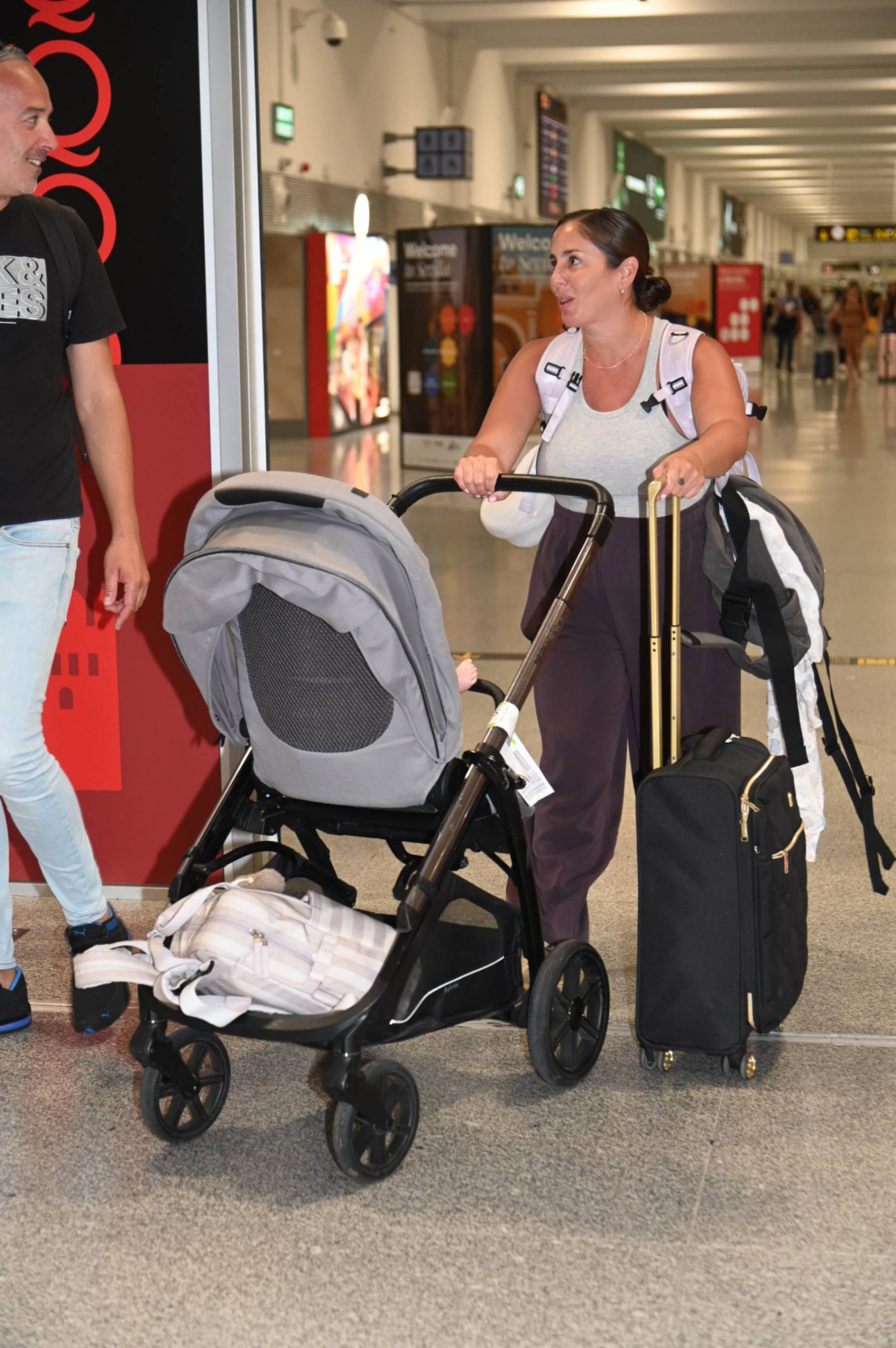Anabel Pantoja a su llegada a Sevilla. (Foto: Gtres)