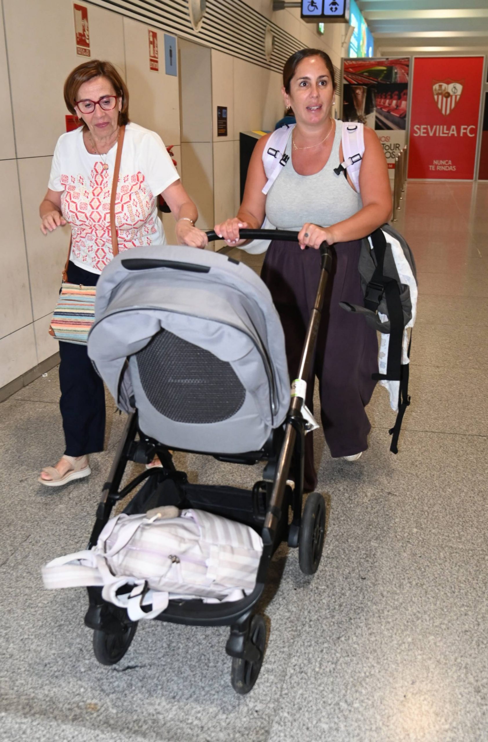 Anabel Pantoja a su llegada a Sevilla. (Foto: Gtres)