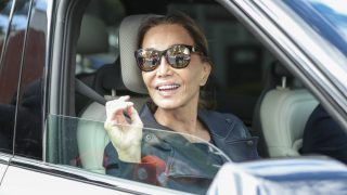 Isabel Preysler en el interior de un vehículo. (Foto: Gtres)