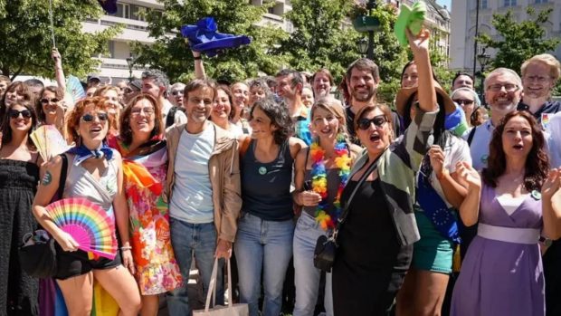 Ernest Urtasun y Yolanda Díaz en el Orgullo de Budapest. (Foto: Instagram)