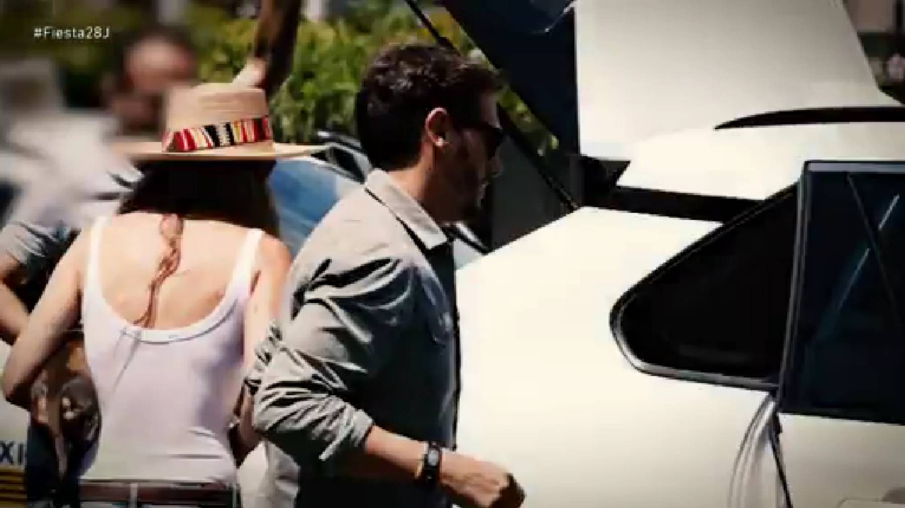 Albert Rivera y Carla Cotterli en Ibiza. (Foto: Telecinco)