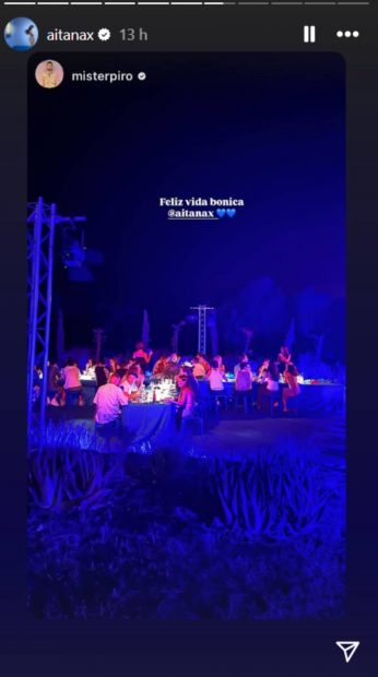 Cena de Aitana y sus amigos en Ibiza. (Foto: Instagram)