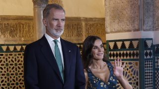 Los Reyes Felipe y Letizia en un acto oficial. (Foto: Gtres)