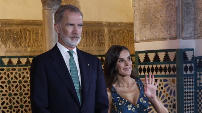Una joya sobre la alfombra: Letizia revive su gran look de 2019 en Sevilla
