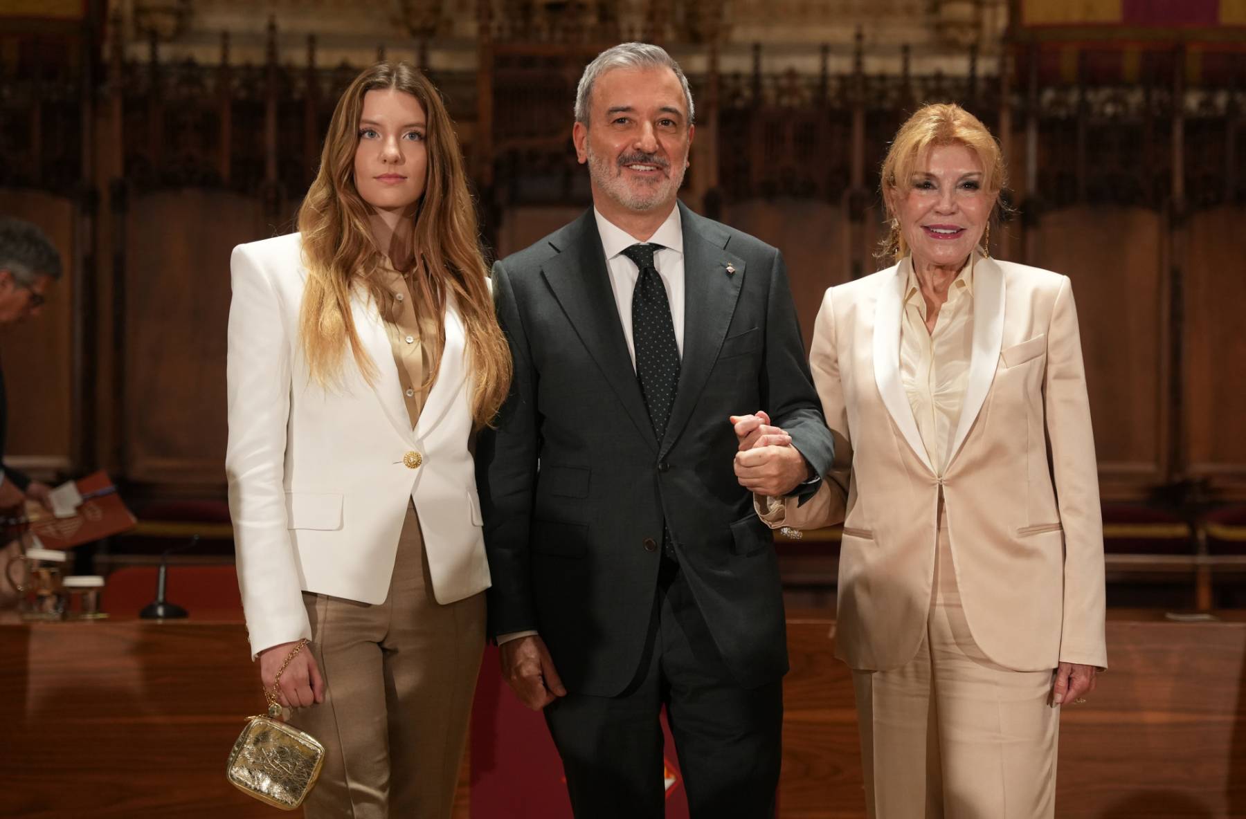 La baronesa Thyssen y su hija María del Carmen Cervera con Jaume Collboni. (Foto: Gtres)