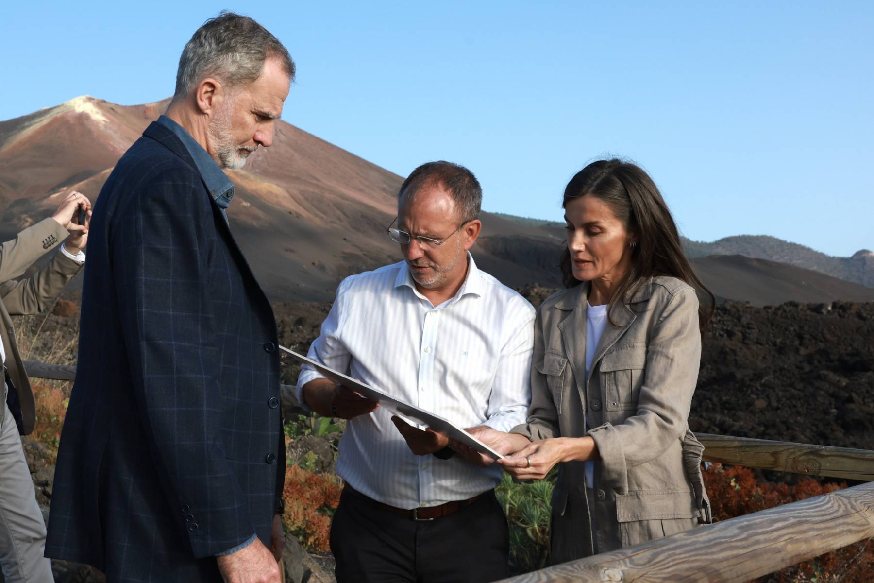 Los Reyes Felipe y Letizia en La Palma. (Foto: Gtres)