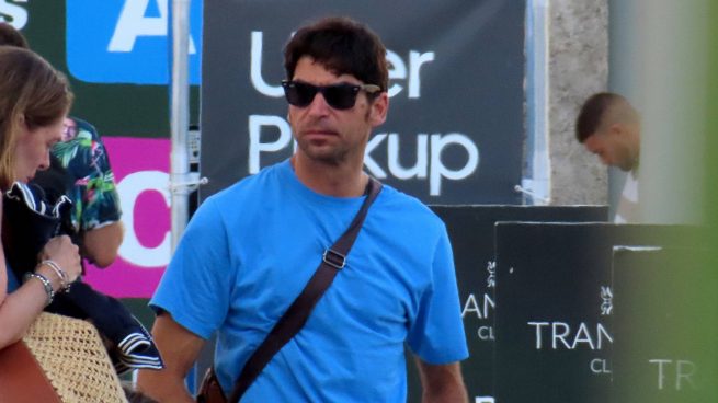 Cayetano Rivera en el aeropuerto de Palma. (Foto: Gtres)