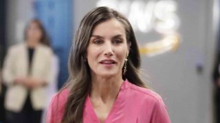 La Reina Letizia en un acto en Madrid. (Foto: Gtres)