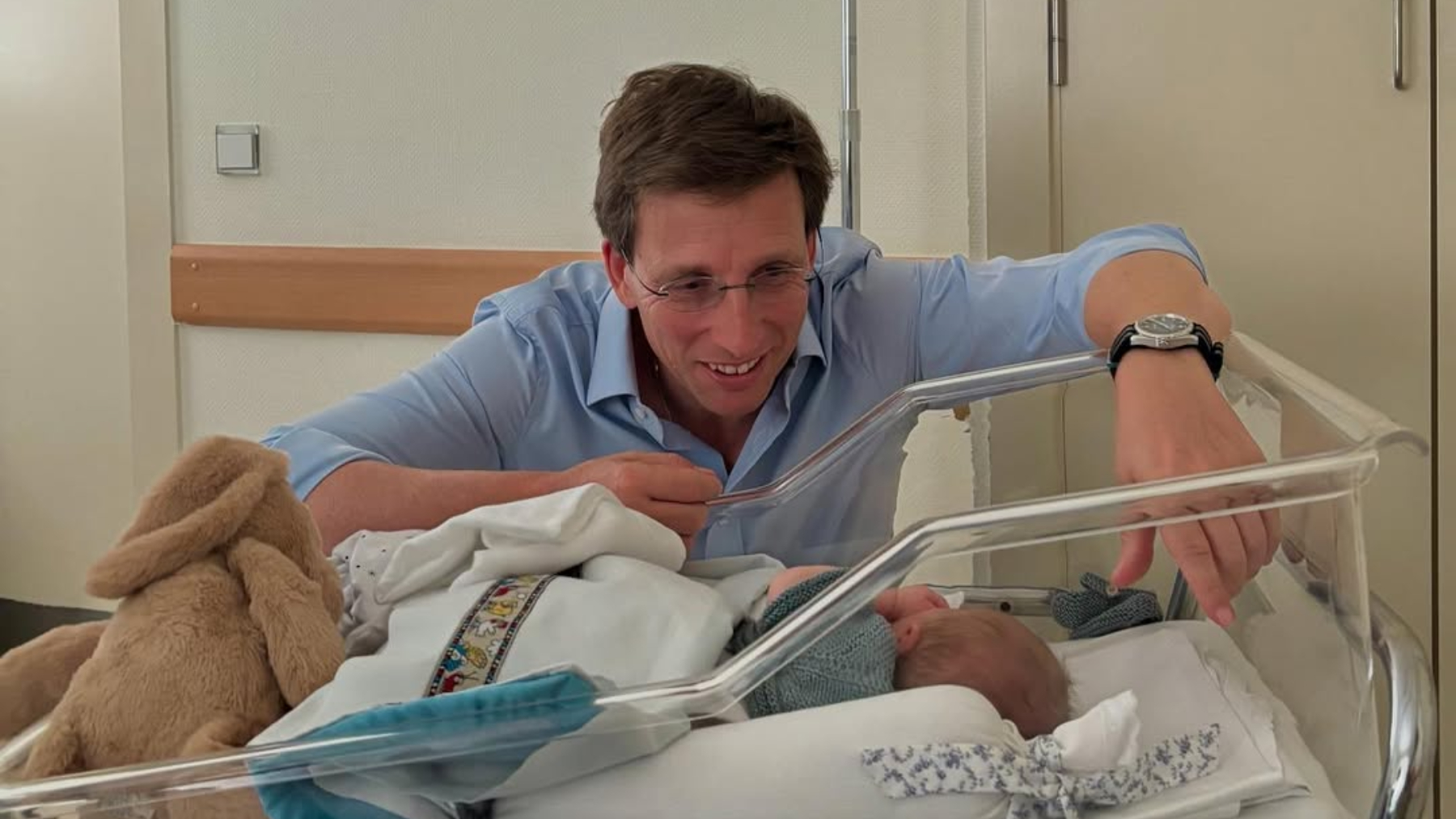 José Luis Martínez-Almeida comparte su primer posado con su hijo Lucas: Papuchi
